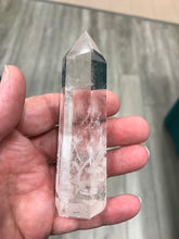 Load image into Gallery viewer, CLEAR QUARTZ POINT

