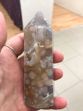 Load image into Gallery viewer, FLOWER AGATE POINT
