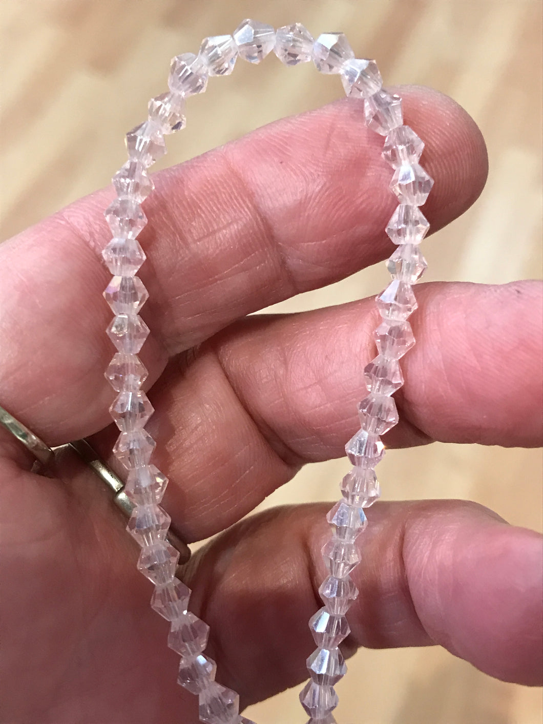 GLASS BICONE 4MM