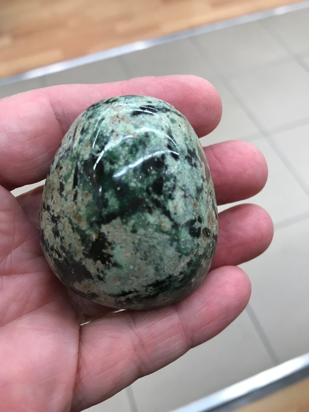 CHRYSOPRASE PALM STONE