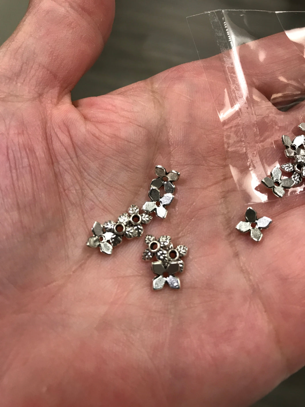 BEAD CAP 4-PETAL LEAF