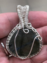 Load image into Gallery viewer, LABRADORITE PENDANT
