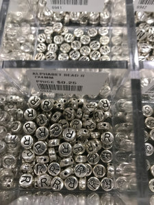 ALPHABET BEAD 'R'
