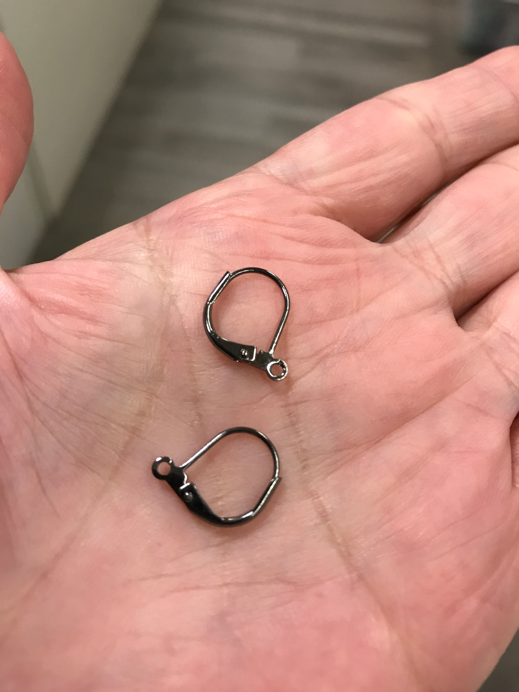 LEVERBACK EARRING