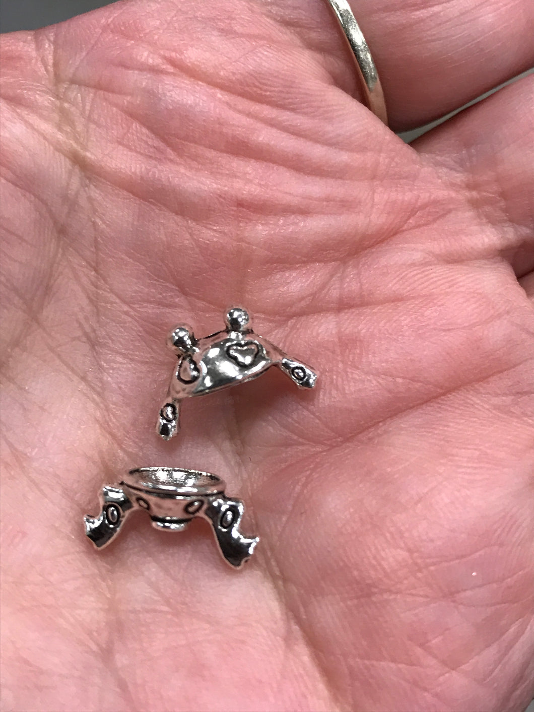 FROG BEAD CAP