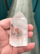 Load image into Gallery viewer, CLEAR QUARTZ POINT
