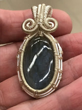 Load image into Gallery viewer, LABRADORITE PENDANT
