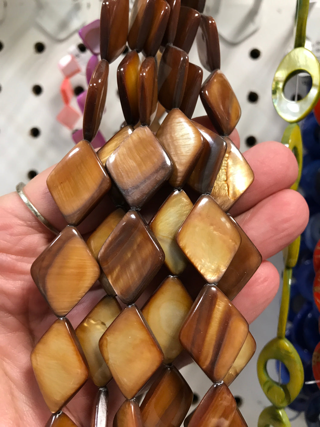 MOTHER OF PEARL RHOMBUS