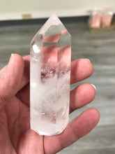 Load image into Gallery viewer, CLEAR QUARTZ POINT
