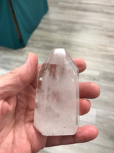 Load image into Gallery viewer, CLEAR QUARTZ POINT
