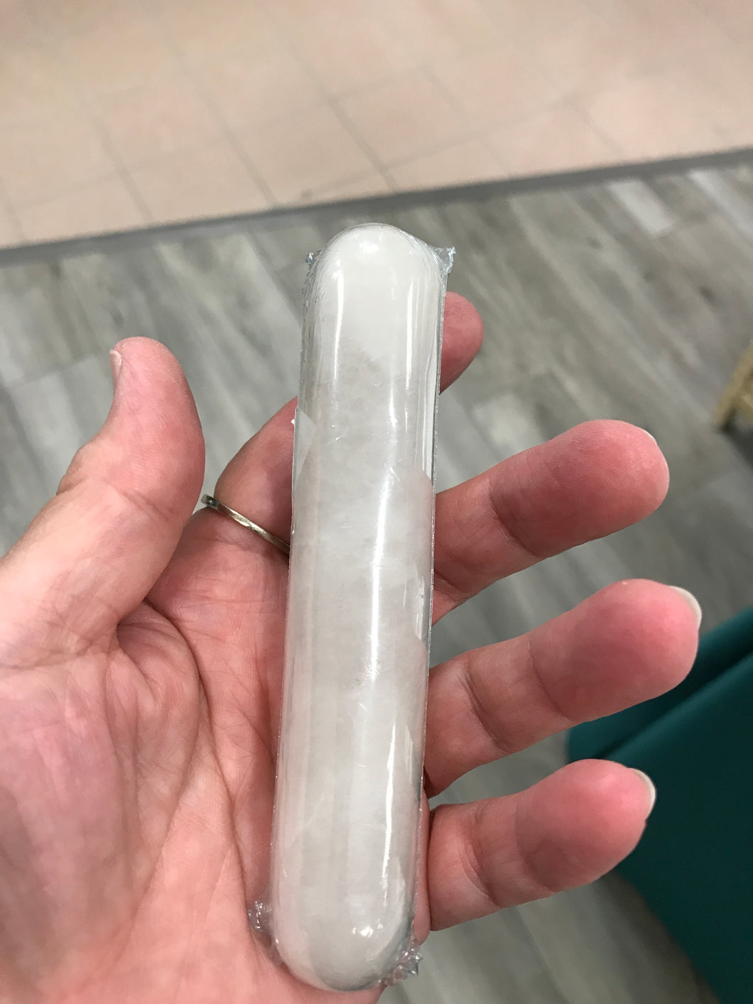 WHITE QUARTZ MASSAGE WAND