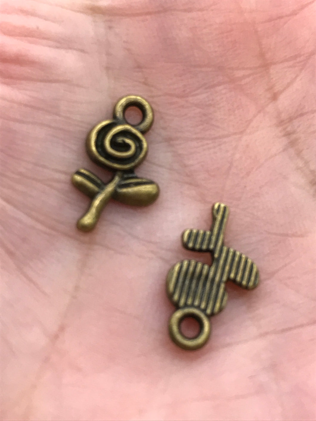 FLOWER CHARM 15.5X9.5MM
