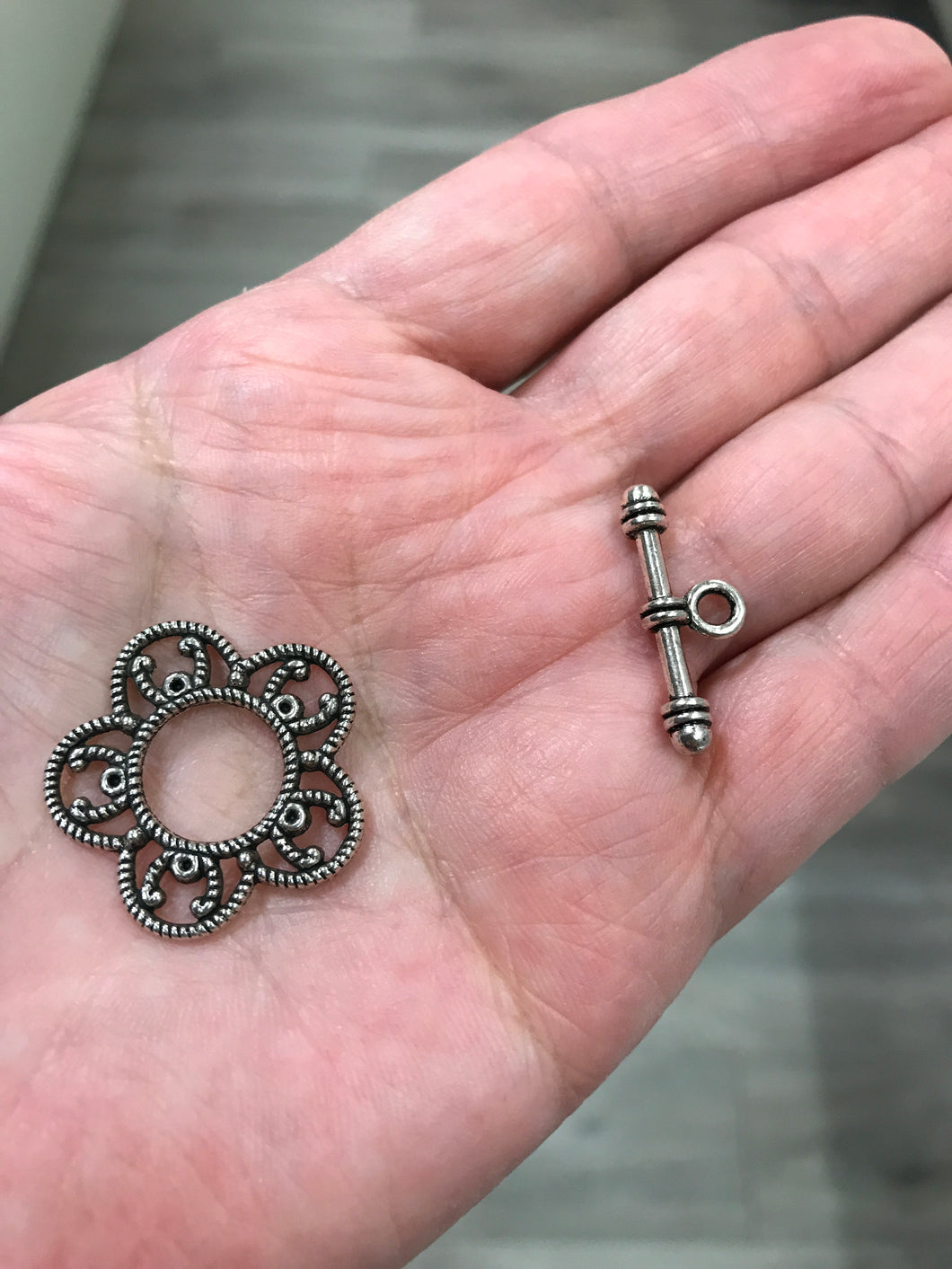 FLOWER TOGGLE CLASP