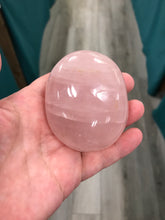 Load image into Gallery viewer, ROSE QUARTZ GALLET (PALM STONE)
