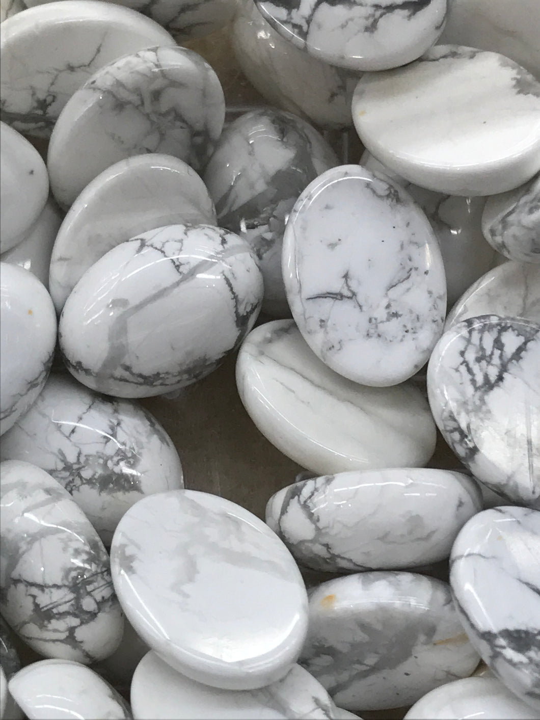 HOWLITE CABOCHON