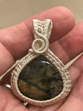 Load image into Gallery viewer, LABRADORITE PENDANT
