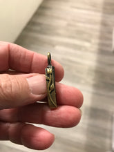 Load image into Gallery viewer, BRASS DONUT BAIL
