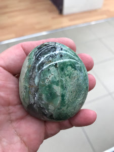 CHRYSOPRASE PALM STONE