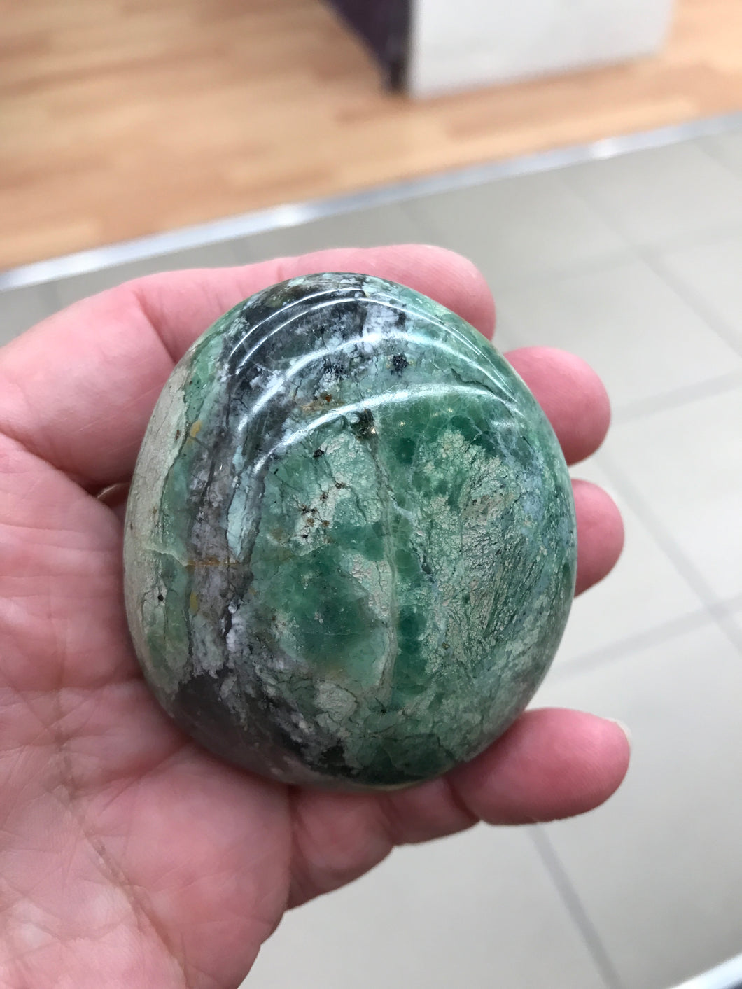 CHRYSOPRASE PALM STONE