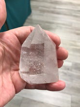 Load image into Gallery viewer, CLEAR QUARTZ POINT
