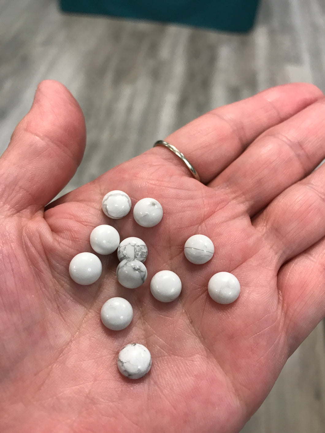 HOWLITE CABOCHON