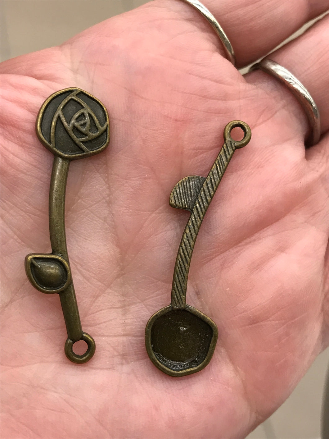 FLOWER CHARM 44X12MM