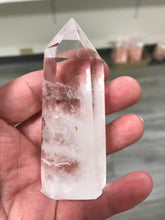 Load image into Gallery viewer, CLEAR QUARTZ POINT
