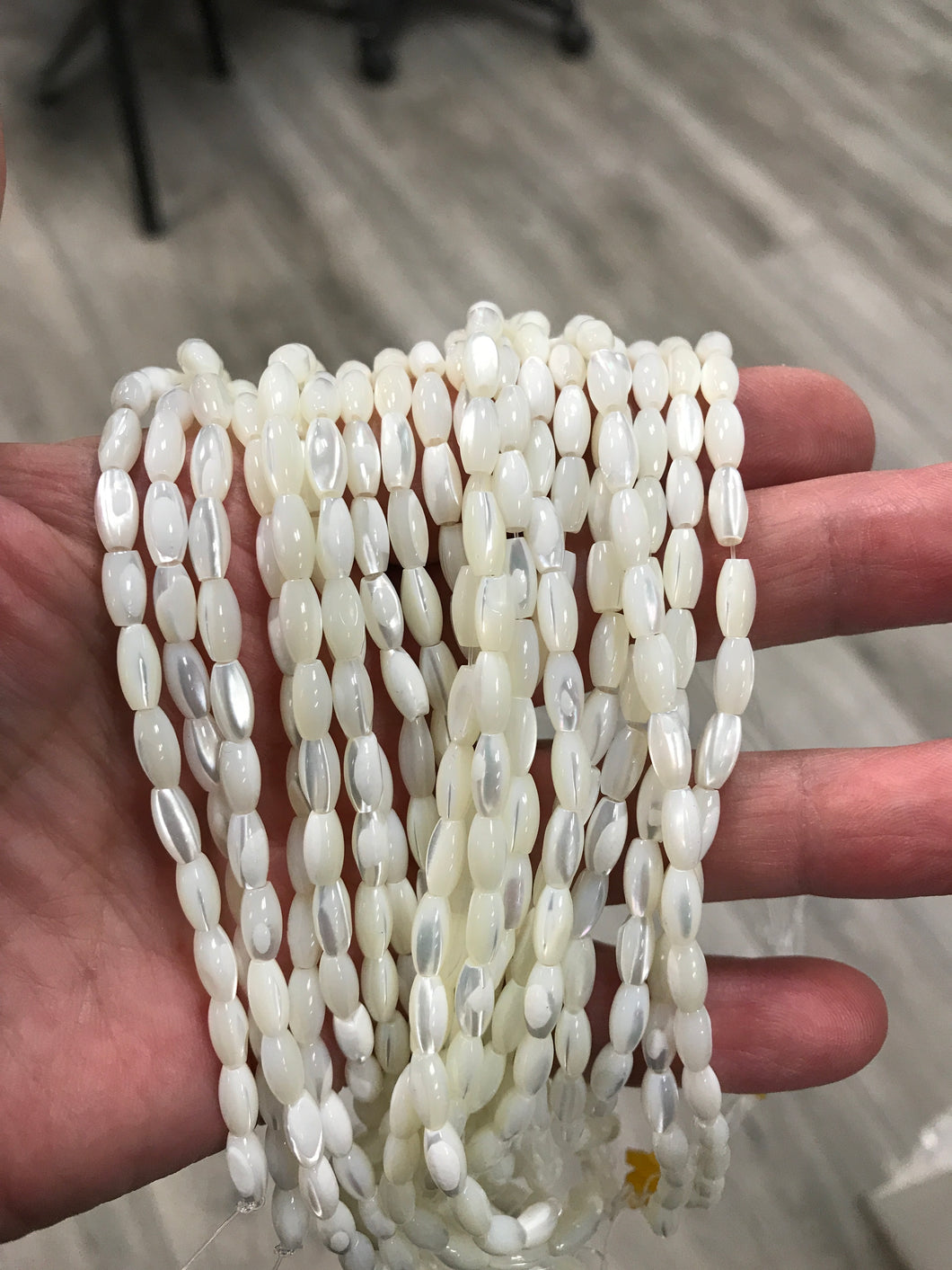 SHELL OVAL 8x4MM