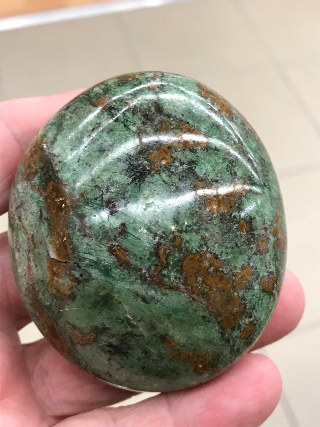 CHRYSOPRASE PALM STONE