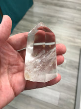 Load image into Gallery viewer, CLEAR QUARTZ POINT
