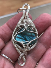 Load image into Gallery viewer, LABRADORITE PENDANT
