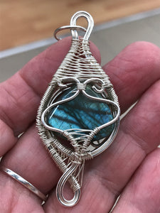 LABRADORITE PENDANT