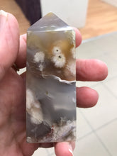Load image into Gallery viewer, FLOWER AGATE POINT
