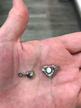 Load image into Gallery viewer, MAGNETIC CLASP HEART
