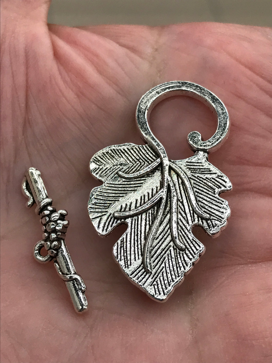 TOGGLE CLASP ANT. SILVER