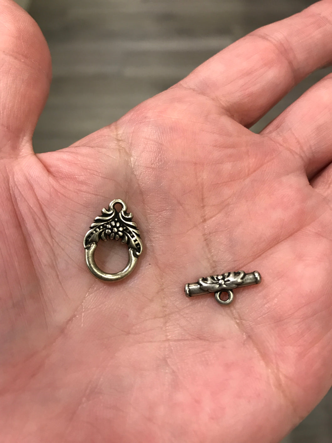 TOGGLE CLASP FLORAL