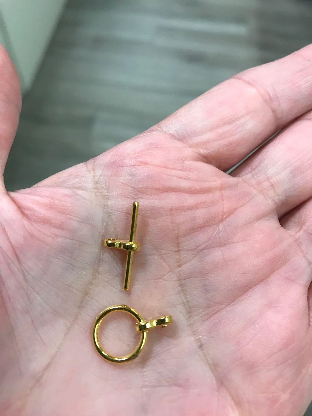 TOGGLE CLASP GOLDEN