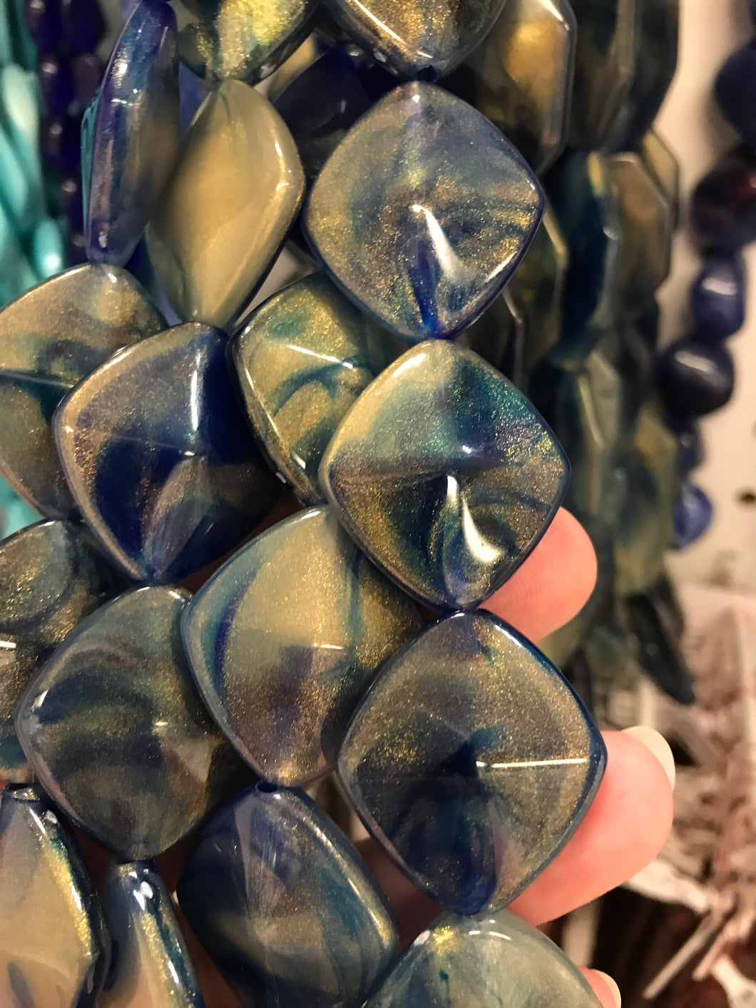 ACRYLIC FACETED RHOMBUS