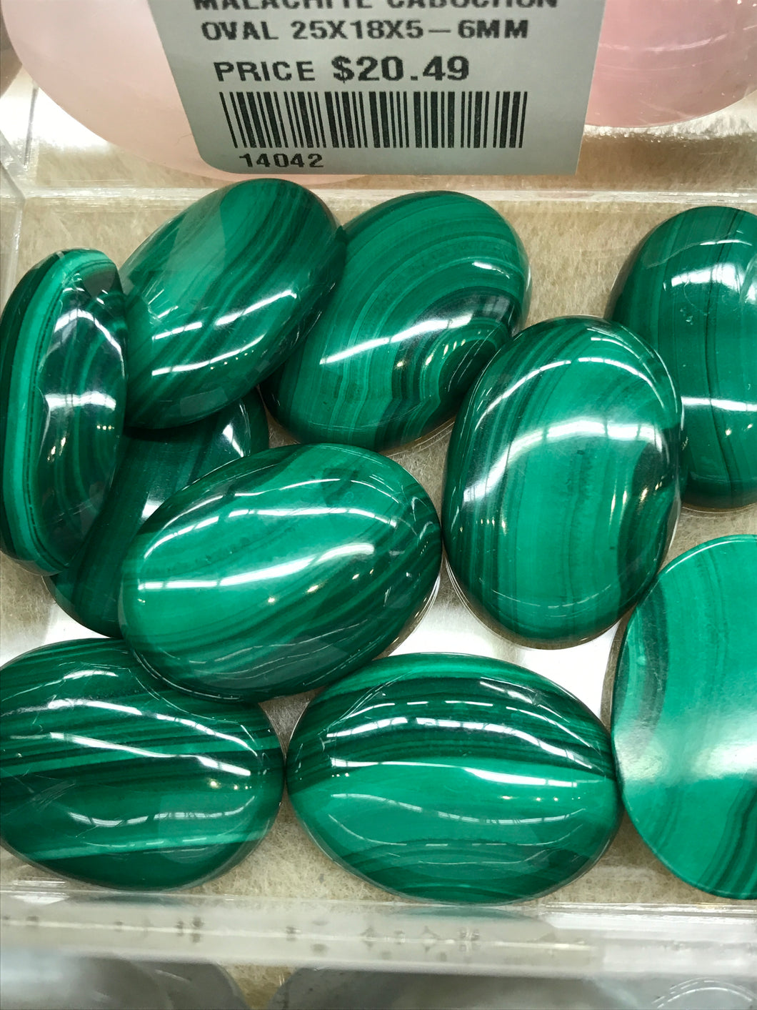 MALACHITE CABOCHON OVAL 25X18X5-6MM