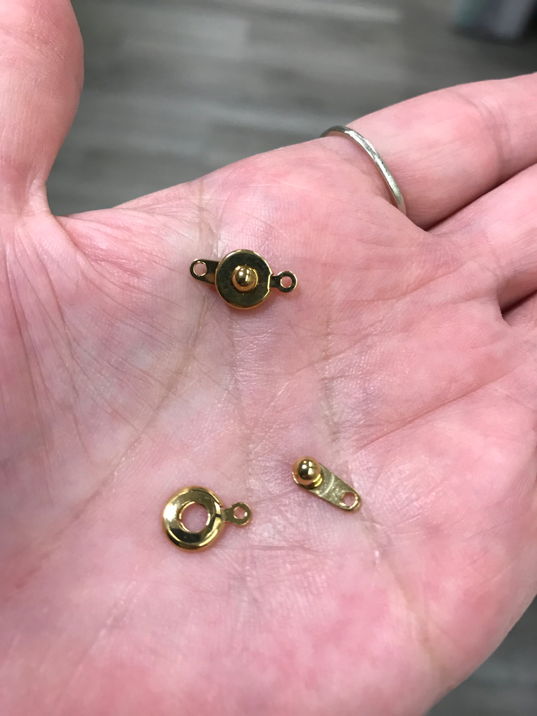 BUTTON CLASP