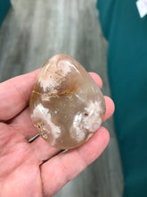 Load image into Gallery viewer, AGATE CORAL FLOWER GALLET/PALM STONE
