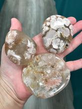 Load image into Gallery viewer, AGATE CORAL FLOWER GALLET/PALM STONE
