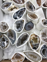 Load image into Gallery viewer, AGATE DRUZY ROUGH
