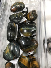 Load image into Gallery viewer, TIGER EYE HEART
