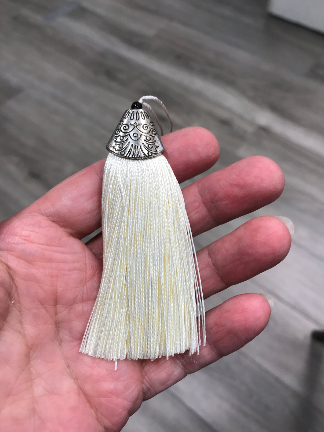 TASSEL CREAMY WHITE