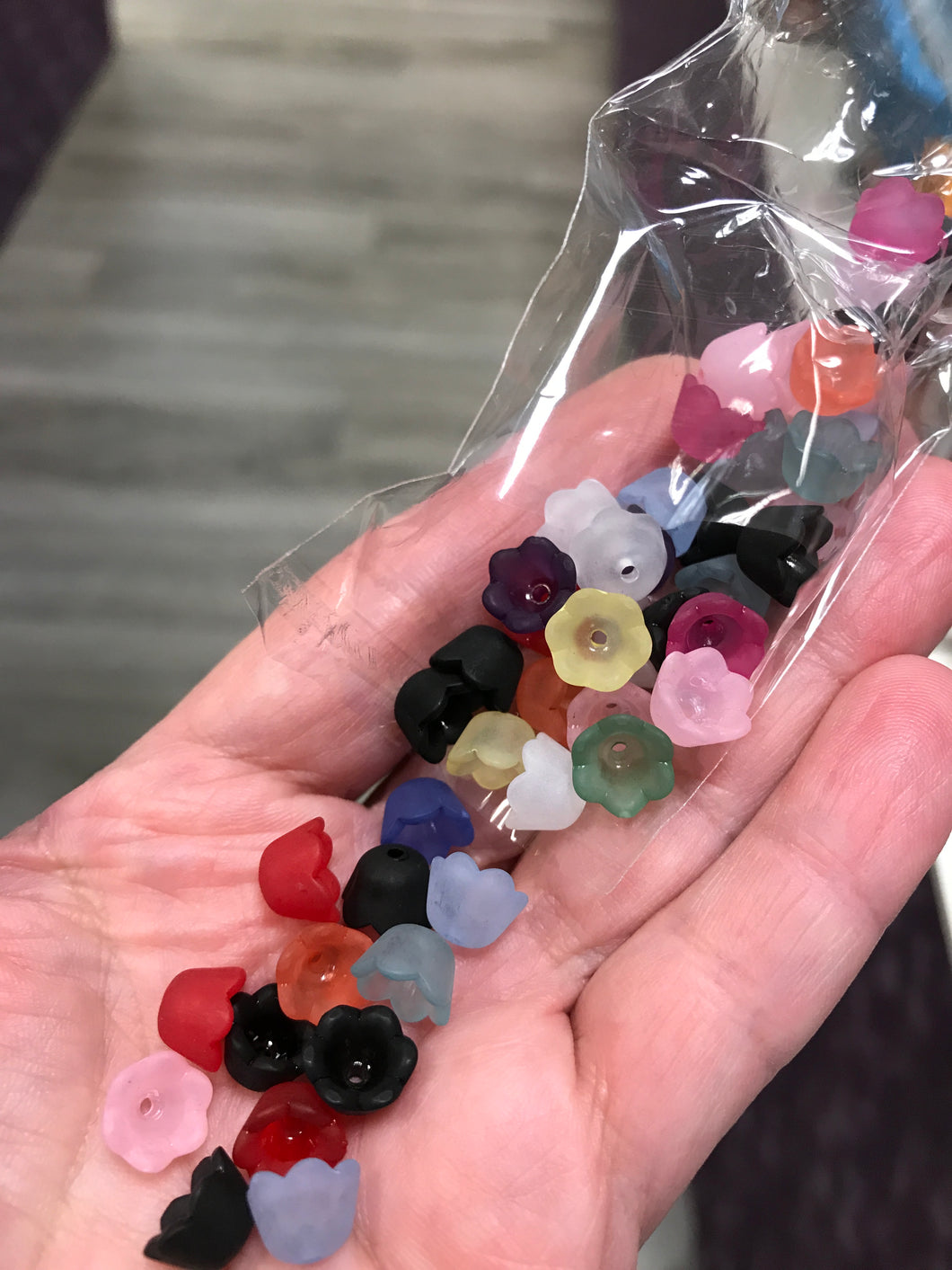 ACRYLIC FLOWER BEAD CAP