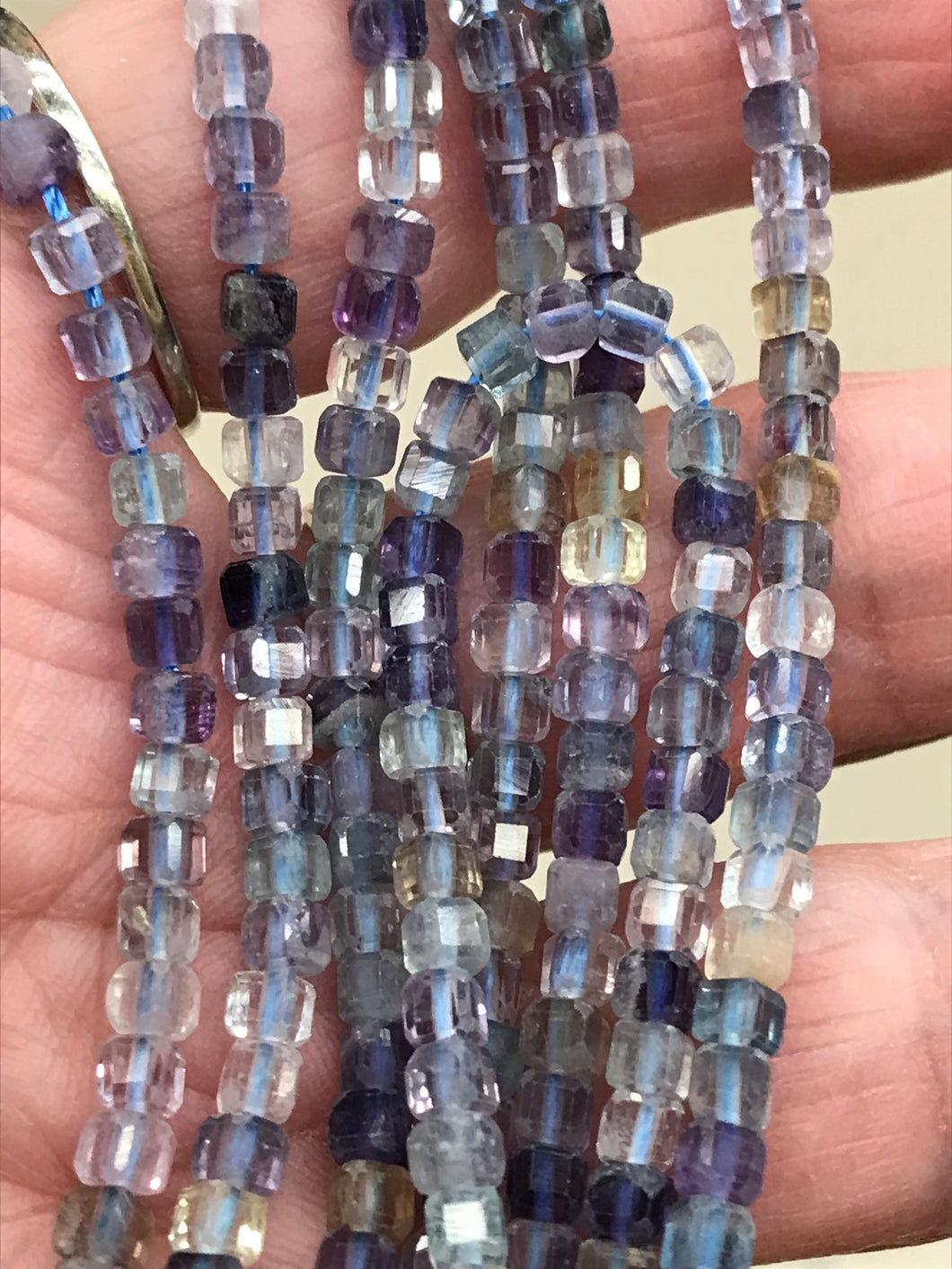 FLUORITE FACETED CUBE 3X3X3MM