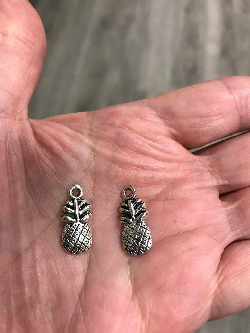 CHARM PINEAPPLE