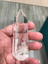 Load image into Gallery viewer, CLEAR QUARTZ POINT

