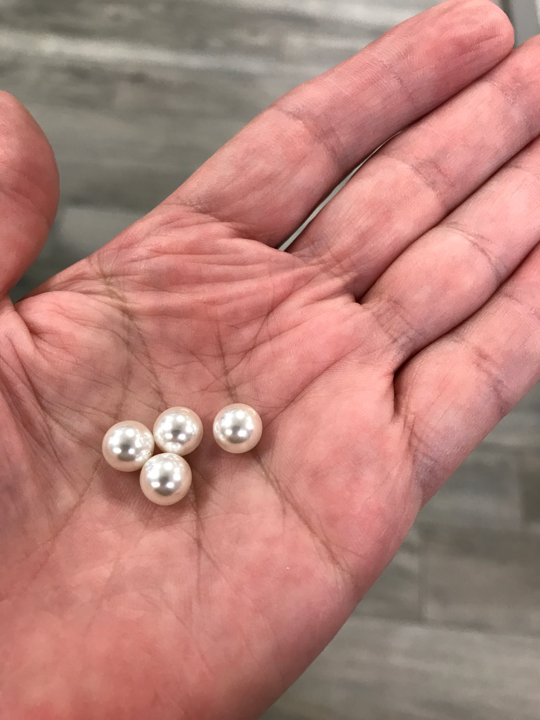 ONE HOLE PEARL WHITE